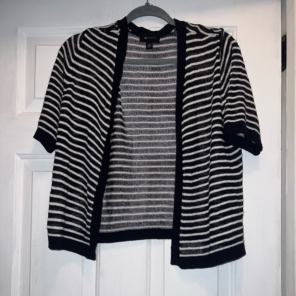 Size medium black and white open front knit cardigan coverup